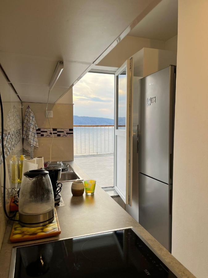 Sun&sea, Senj, Prvi Red Do Mora